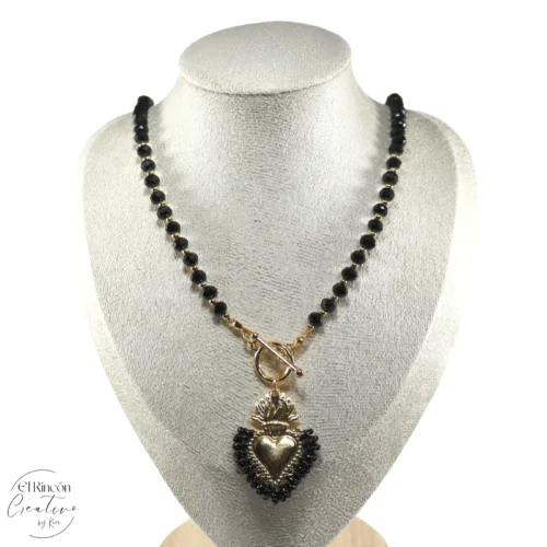 Collar con dije del Sagrado Corazón