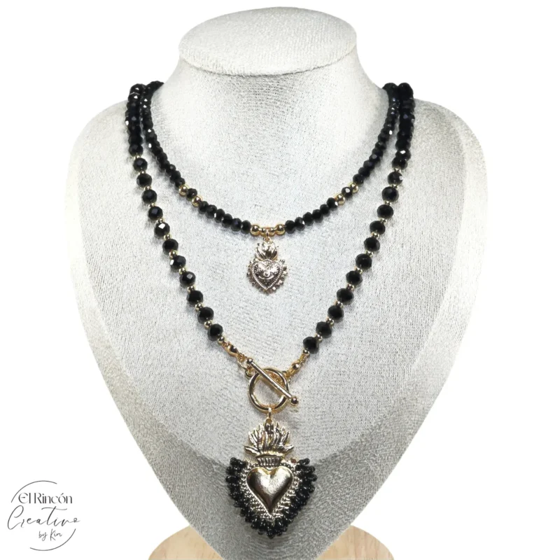 Collar con dije corazón ojo