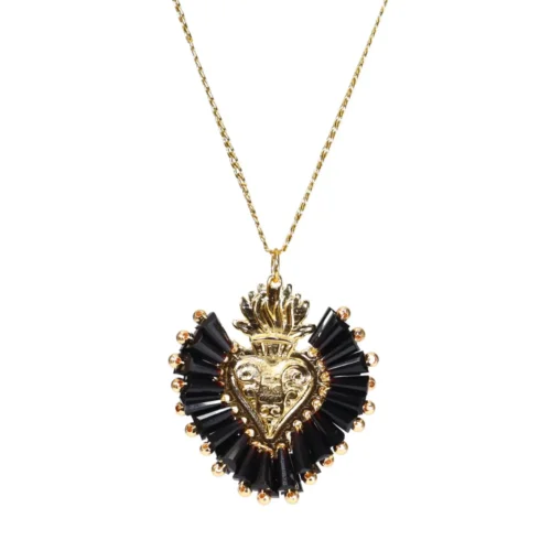 Collar con dije del Sagrado Corazón bordado con cristales