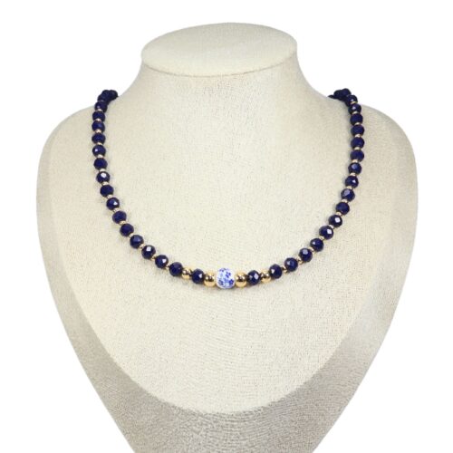Collar con cristales azules