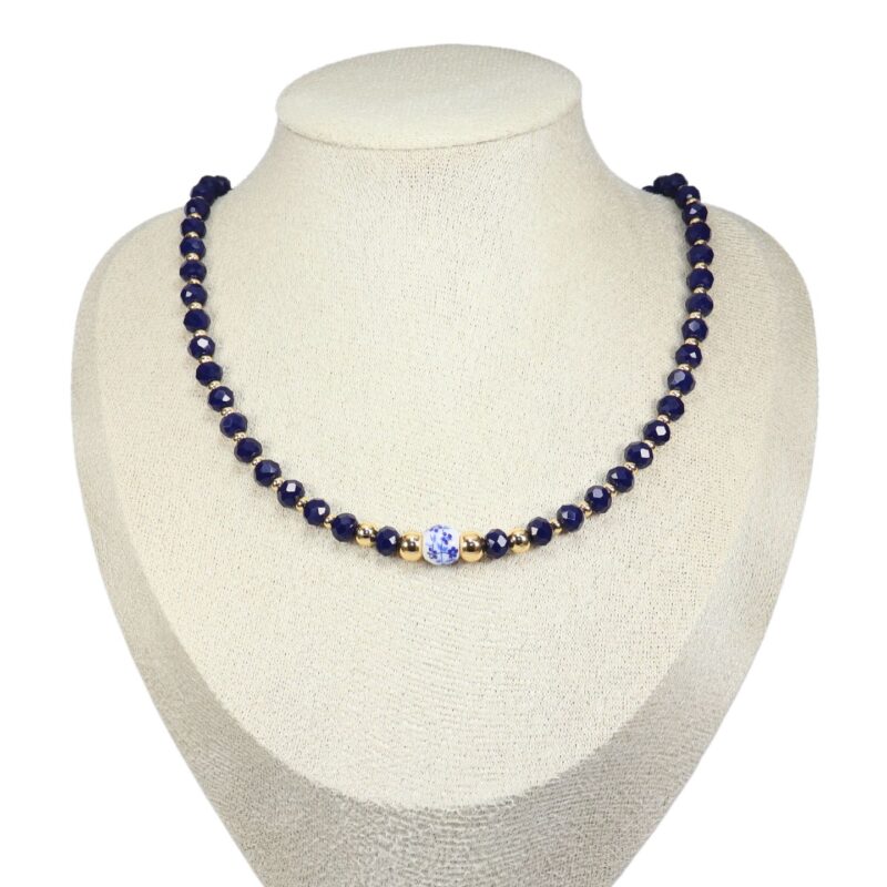 Collar con cristales azules