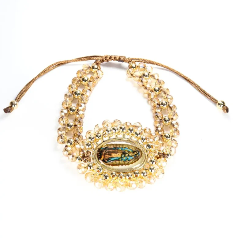 Pulsera tejida con figura de la Virgen de Guadalupe