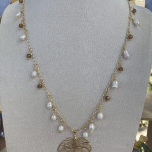 Collar con dije de hoja