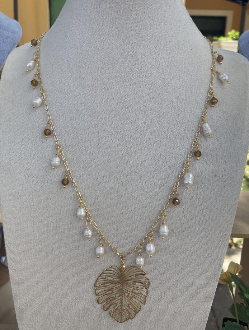Collar con dije de hoja