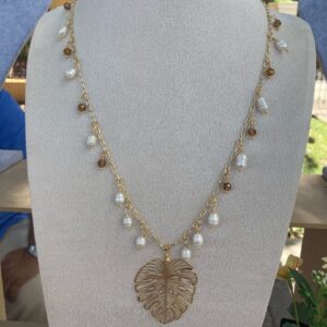 Collar con dije de hoja