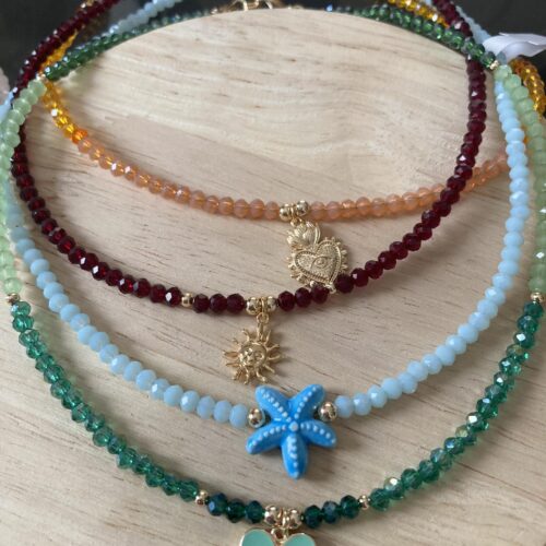 Collar de cristales multicolor