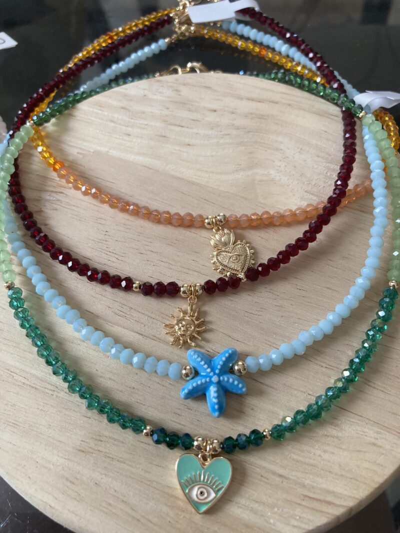 Collar de cristales multicolor